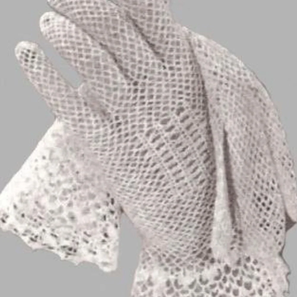 Vintage 1940s Crochet Lace Bridal gloves 


- - Picture 8 of 8
